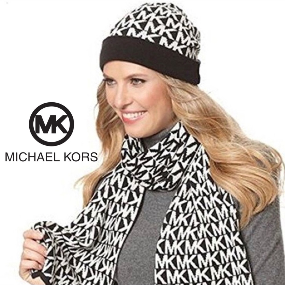 New MICHAEL KORS Black & White Signature Logo Knit Beanie Hat